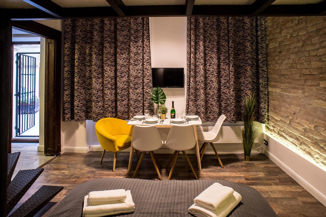 Апартаменти Very Stylish And Fresh In The Center Будапешт